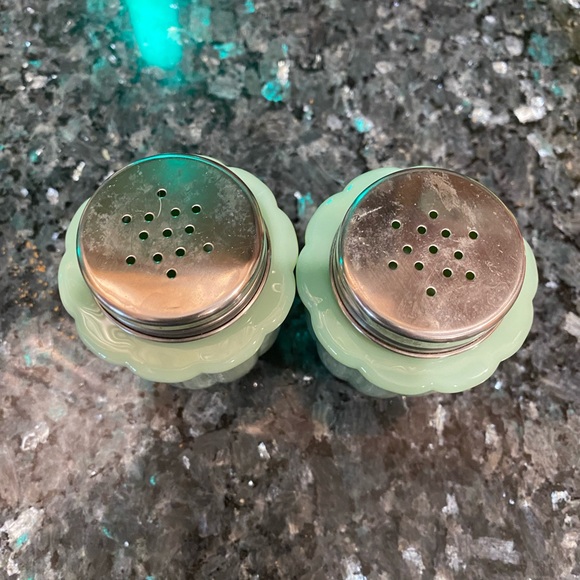 Pioneer Woman Salt and Pepper Shakers - Picture 11 of 11